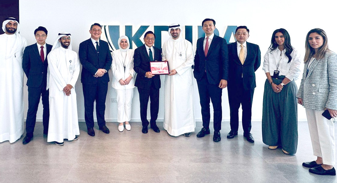 Delegation Group Photo with Sheikh Abdullah Sabah Humoud Al Sabah, Assistant Director General for Investment Operations and other representative colleagues in the Kuwait Direct Investment Promotion Authority (“KDIPA”).